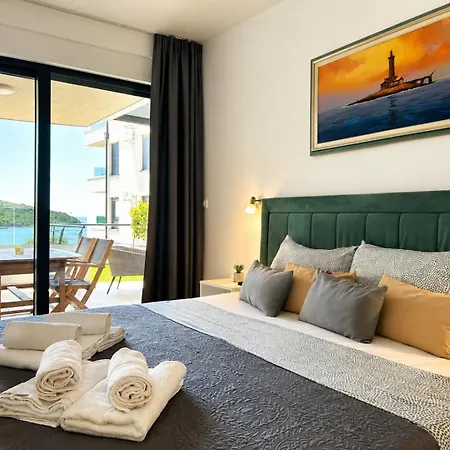 Апартаменты Coastal Escape With Pool Банджоле