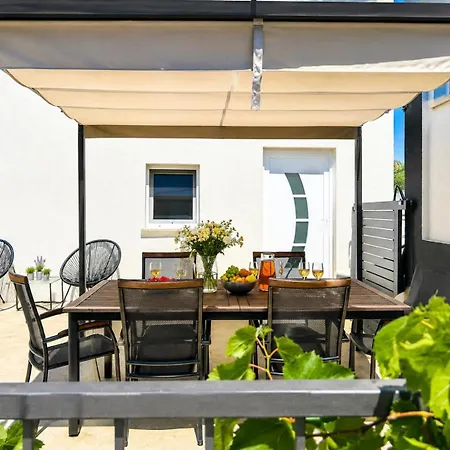 Апартаменты Coastal Escape With Pool *